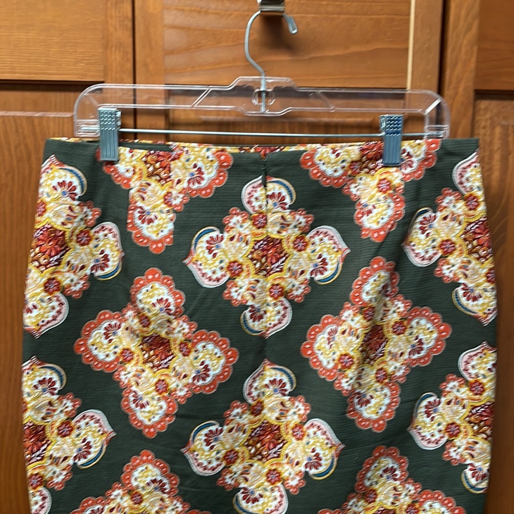 Loft pencil skirt. Size 10. - Picture 4 of 11